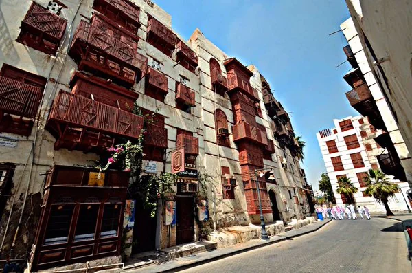 Formed the first basis of the Jeddah social fabric – 536 houses and families in (Jeddah) behind the old wall: arts, trade, science and knowledge