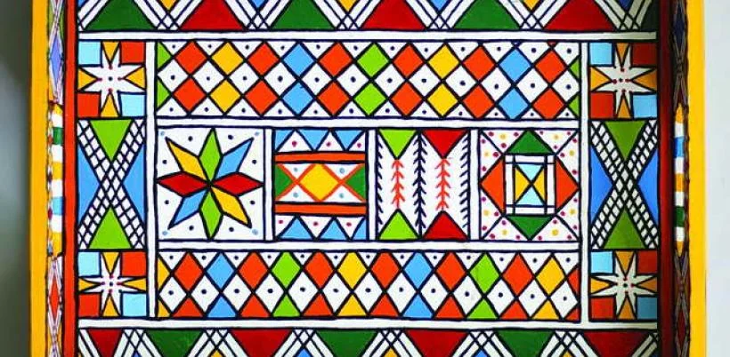 Al-Qatt Al-Asiri .. an abstract plastic art created by Saudi women in decorating their homes and room walls