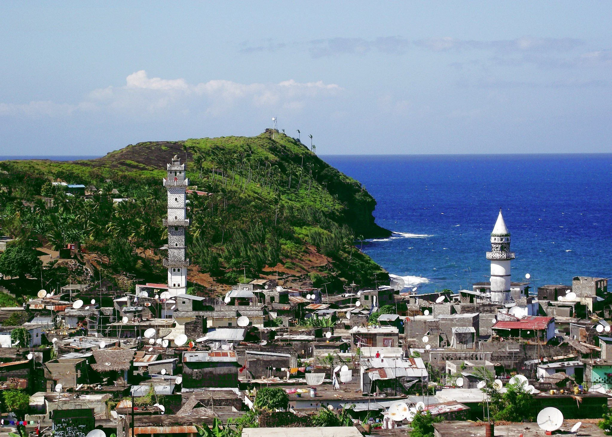 Geography and history of the Republic of the Comoros as documented by the scholar Mahmoud Shaker