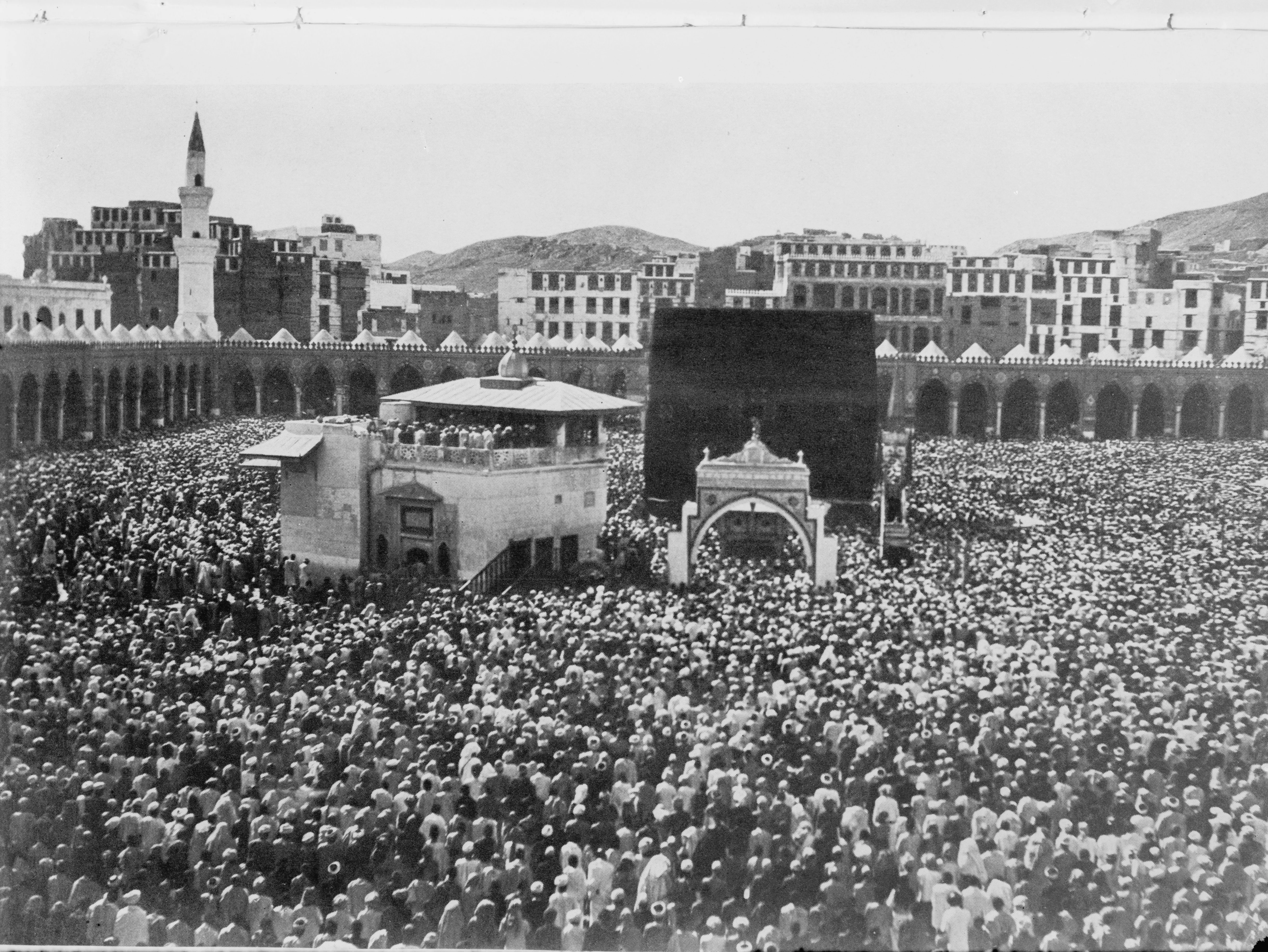 Aspects of the month of Ramadan in Makkah in the past in the writings of travelers and historians