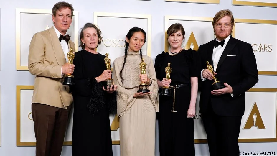In an exceptional ceremony for the 93rd session of the Oscars 2021, China''s Zhao steals the limelight and the movie: "Nomadland" wins three awards