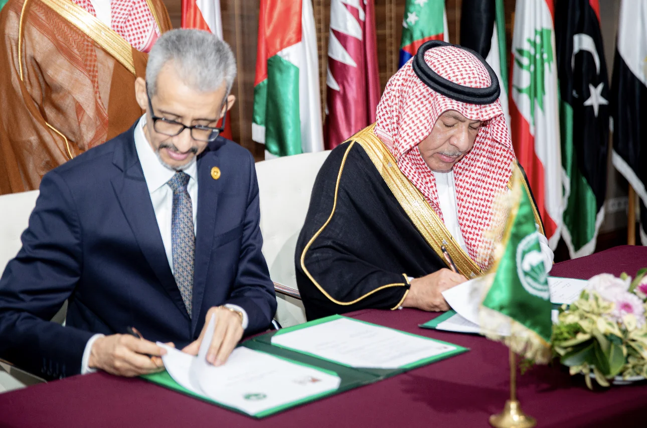 مكتبة الملك عبدالعزيز العامة توقع شراكة مع منظمة \"الألكسو\" لنشر المعرفة عبر مشروعاتها الرائدة