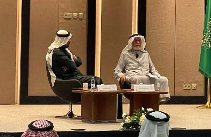 في أمسية استضافتها مكتبة الملك عبدالعزيز بالتعاون مع صالون نُبل الثقافي  د. علي النملة يستعرض مراحل التطوع الثقافي