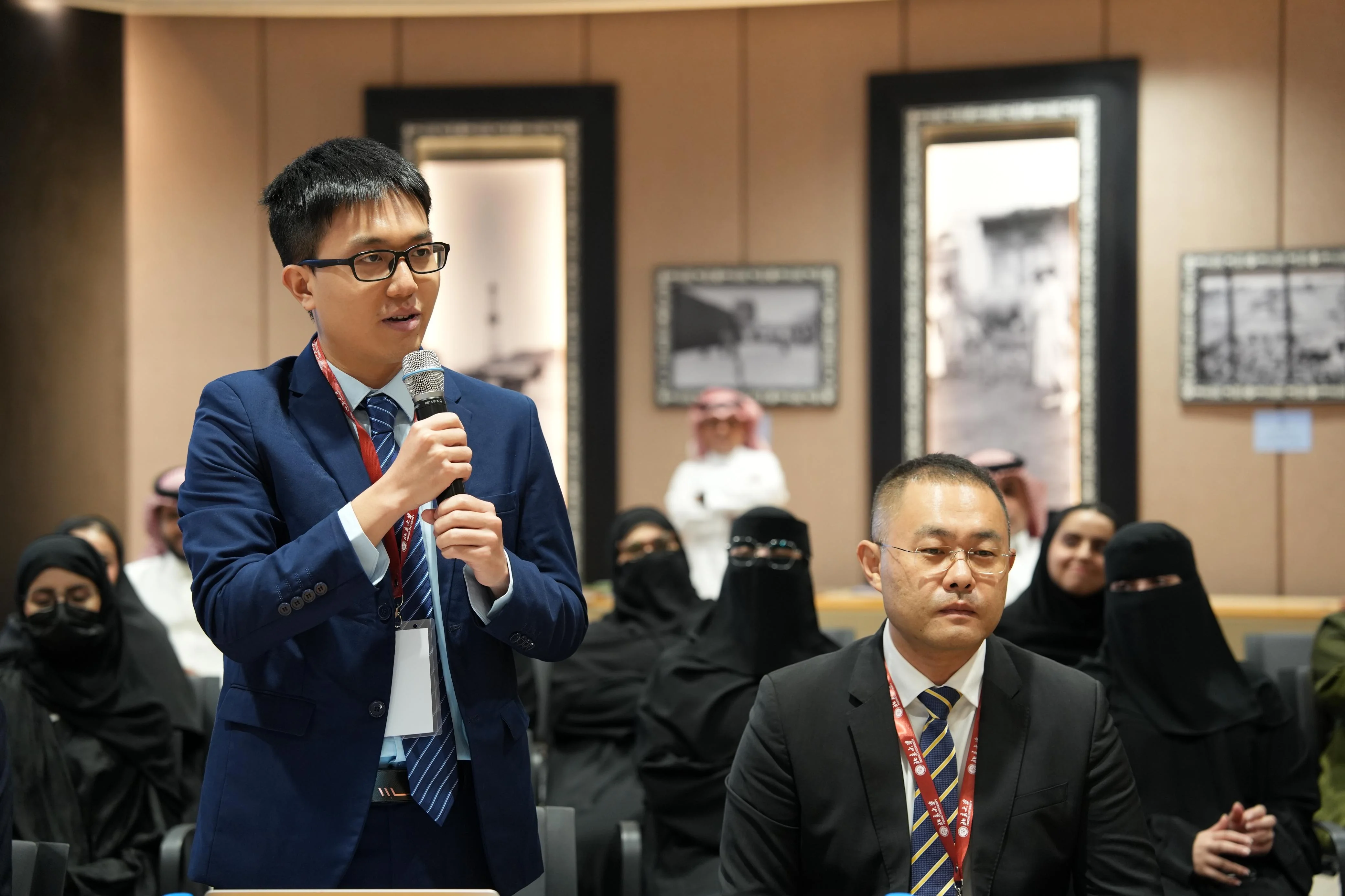 وفد صيني يزور مكتبة الملك عبدالعزيز العامة بالرياض