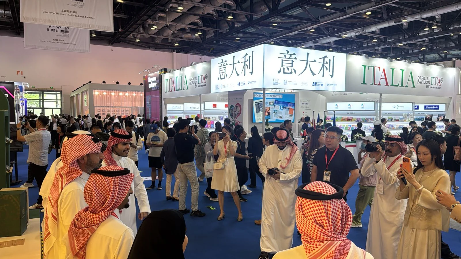 مكتبة الملك عبدالعزيز العامة تعرض مشروعاتها وأحدث إصداراتها في بكين